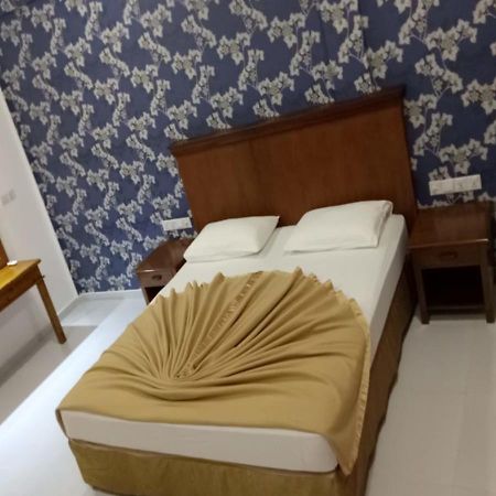 Garden Beach Hotel Kalutara Exteriör bild