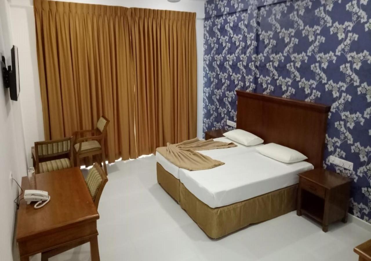 Garden Beach Hotel Kalutara Exteriör bild