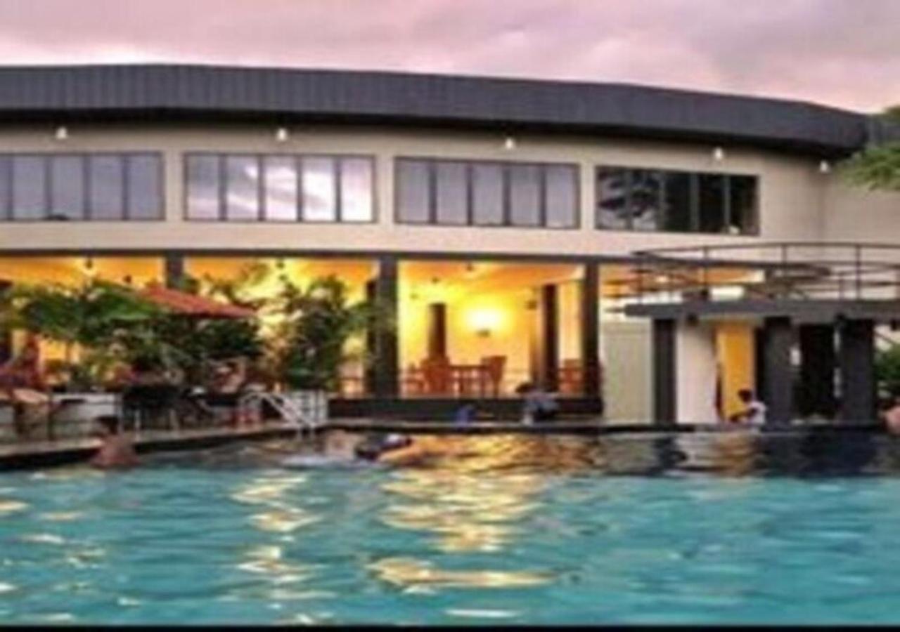 Garden Beach Hotel Kalutara Exteriör bild