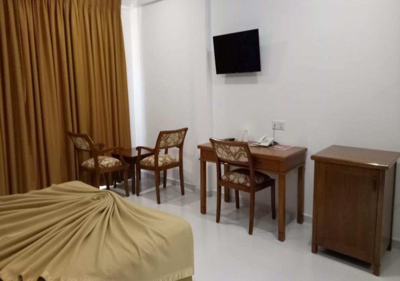 Garden Beach Hotel Kalutara Exteriör bild