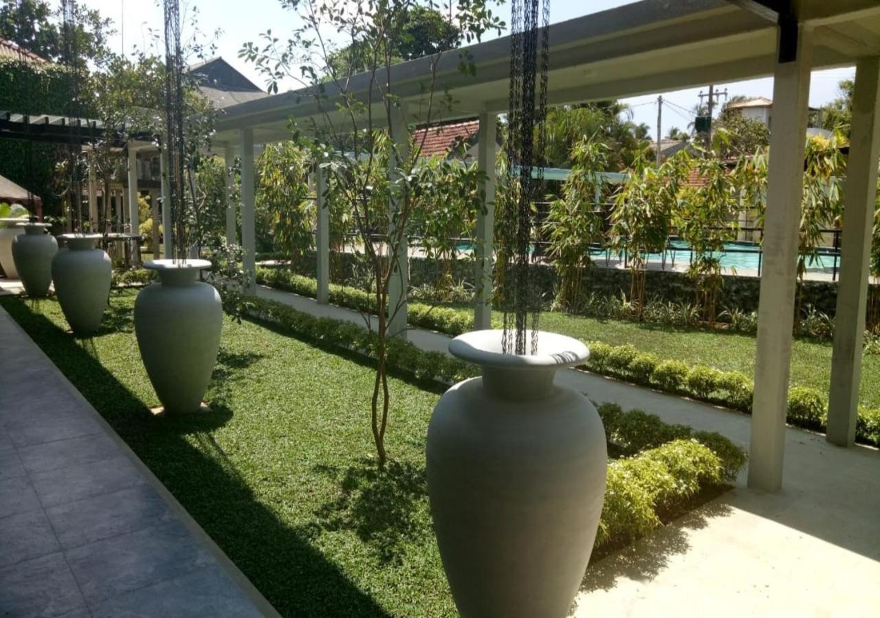 Garden Beach Hotel Kalutara Exteriör bild
