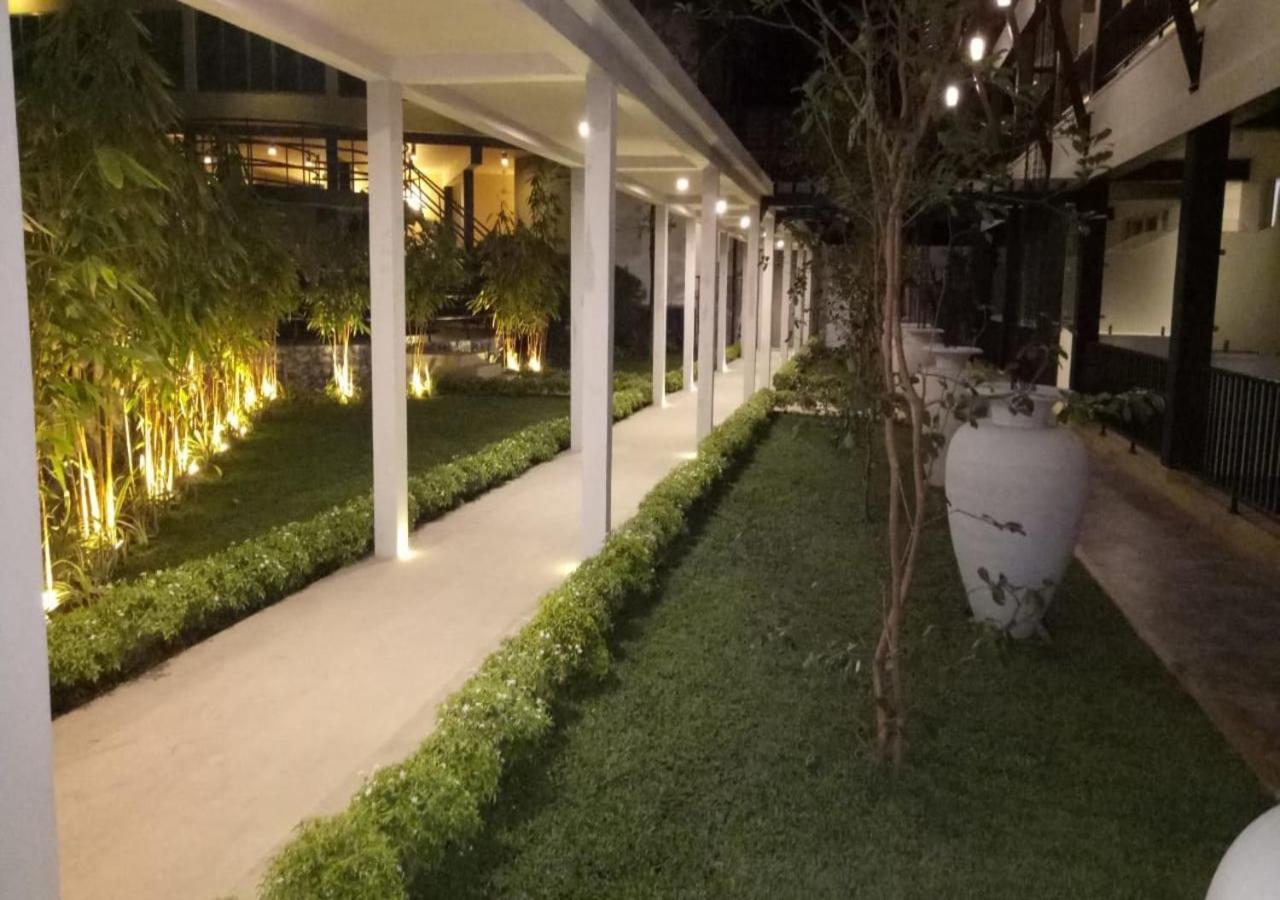 Garden Beach Hotel Kalutara Exteriör bild