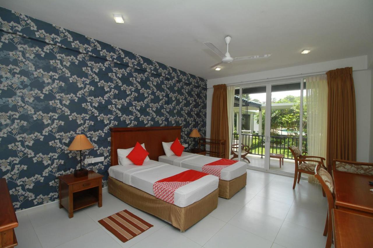 Garden Beach Hotel Kalutara Exteriör bild