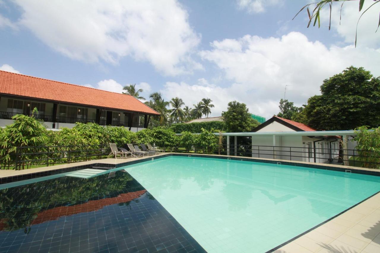 Garden Beach Hotel Kalutara Exteriör bild