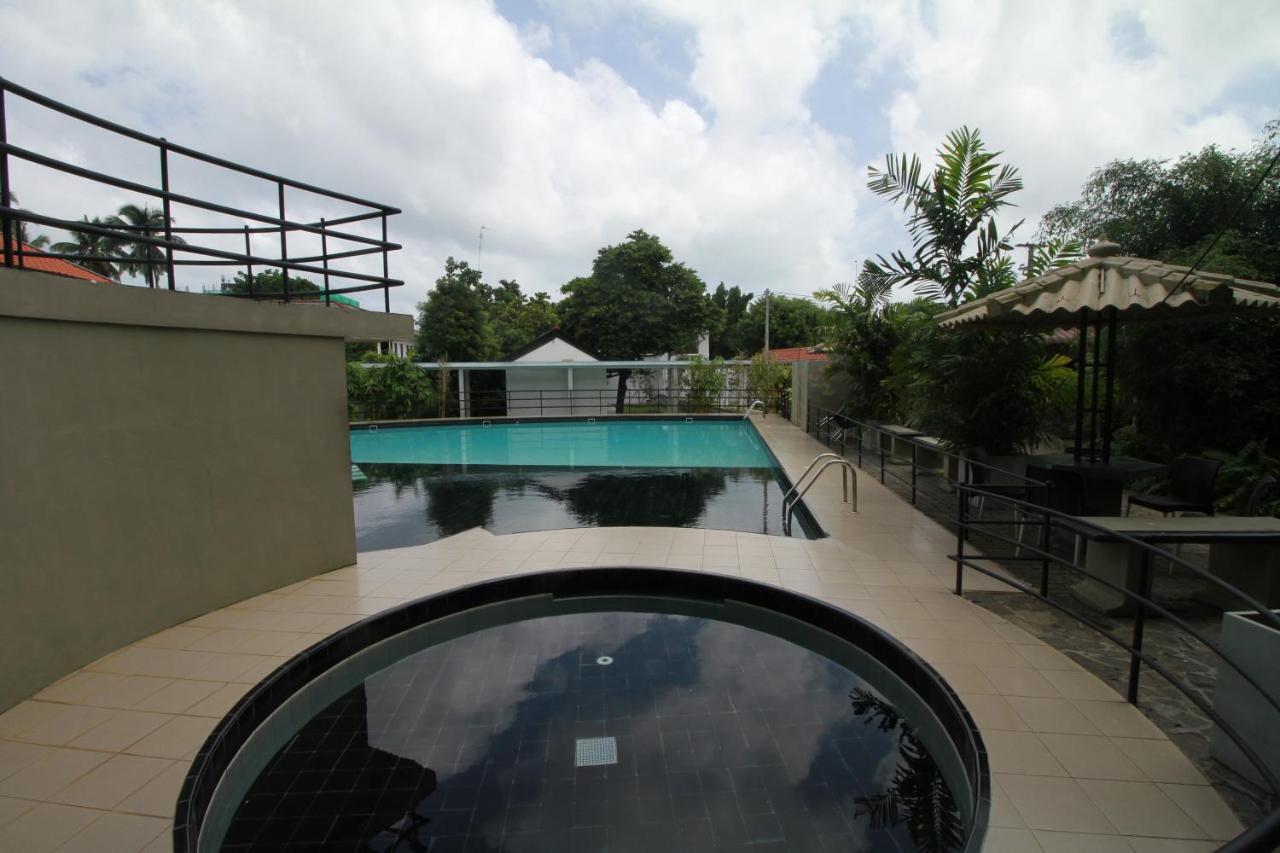 Garden Beach Hotel Kalutara Exteriör bild