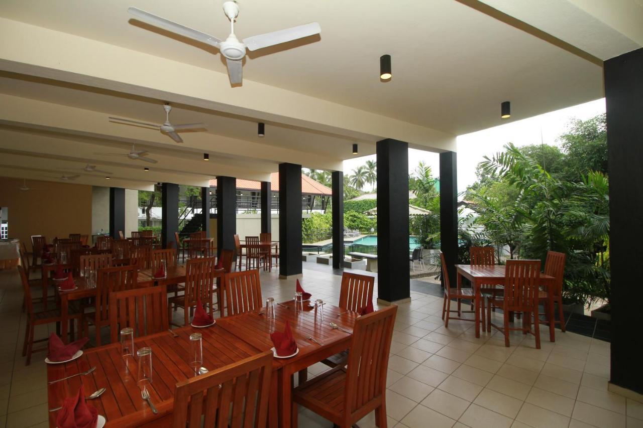 Garden Beach Hotel Kalutara Exteriör bild
