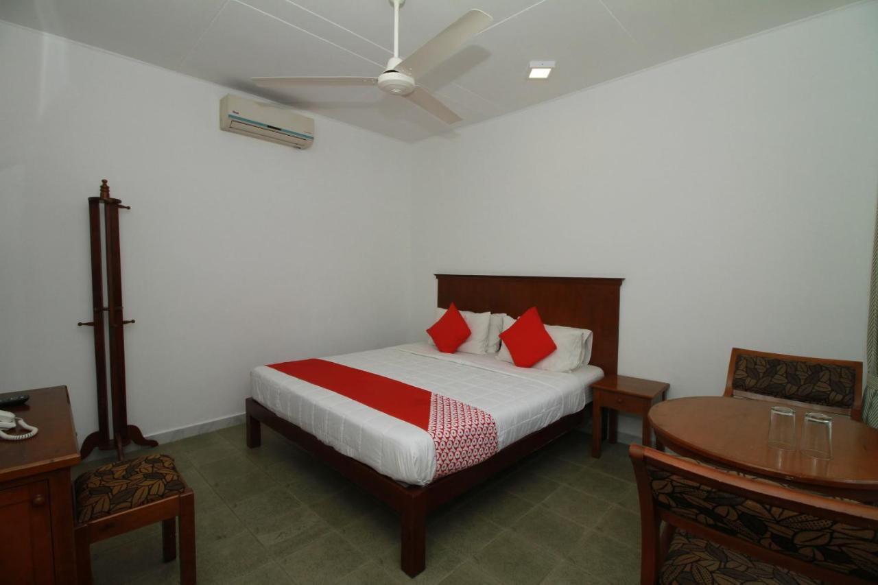 Garden Beach Hotel Kalutara Exteriör bild