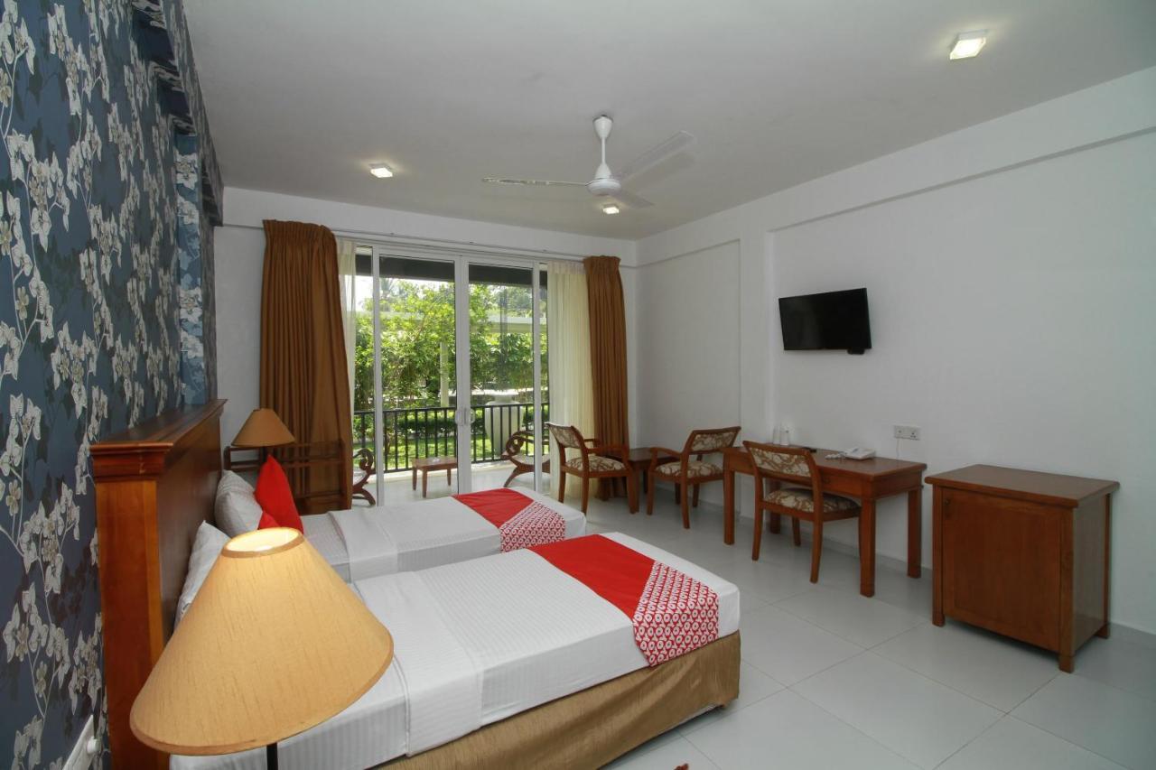 Garden Beach Hotel Kalutara Exteriör bild