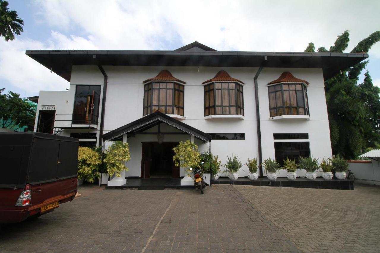 Garden Beach Hotel Kalutara Exteriör bild