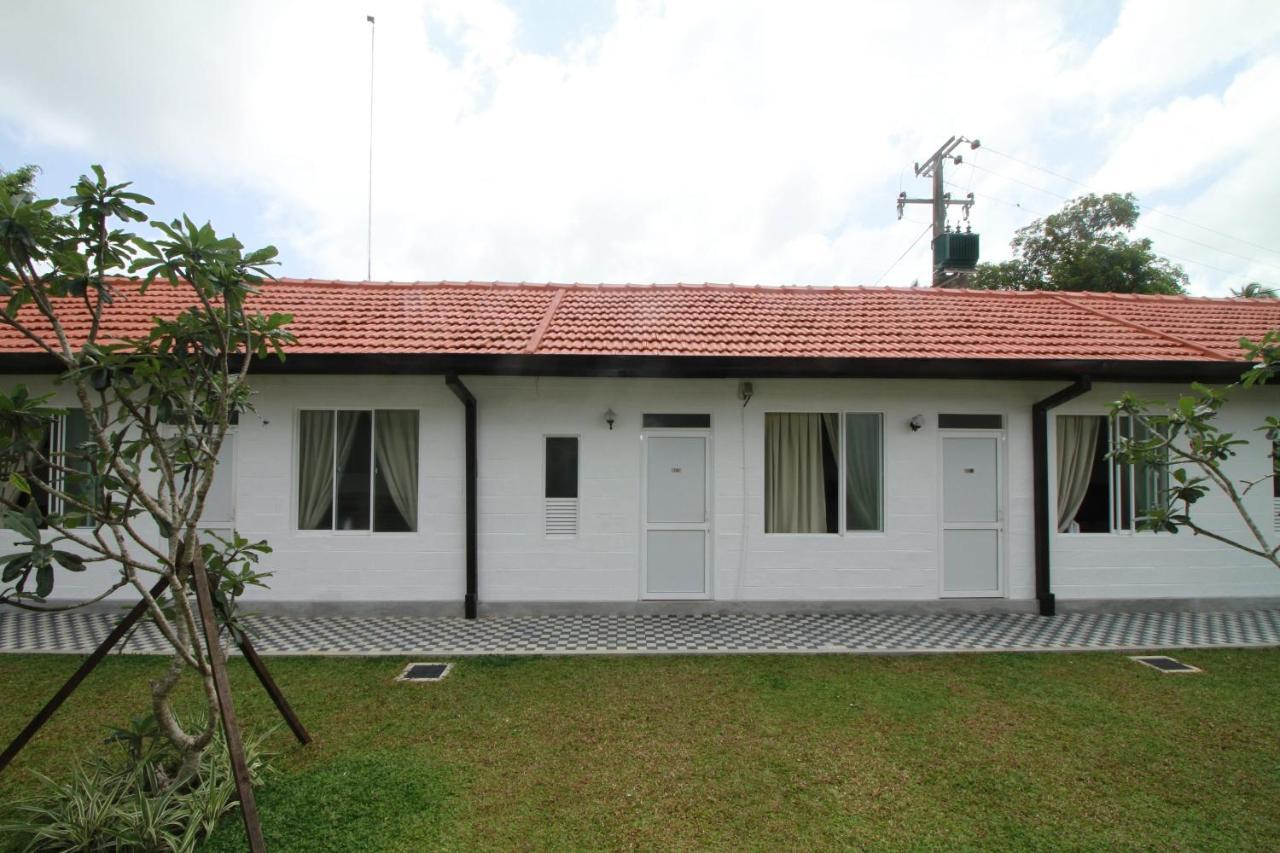 Garden Beach Hotel Kalutara Exteriör bild